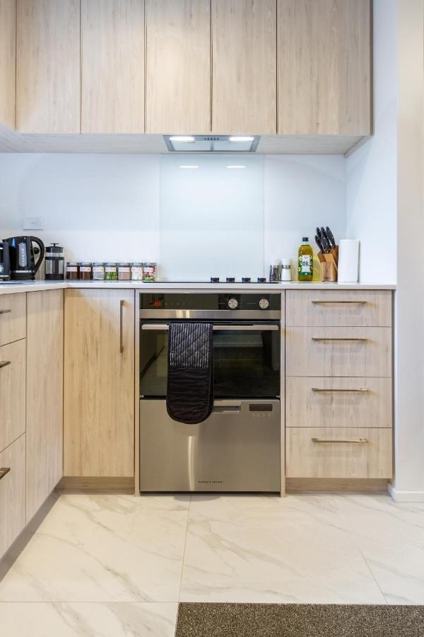In The Heart Of It All: 2 Bed Cbd Townhouse Christchurch Bagian luar foto