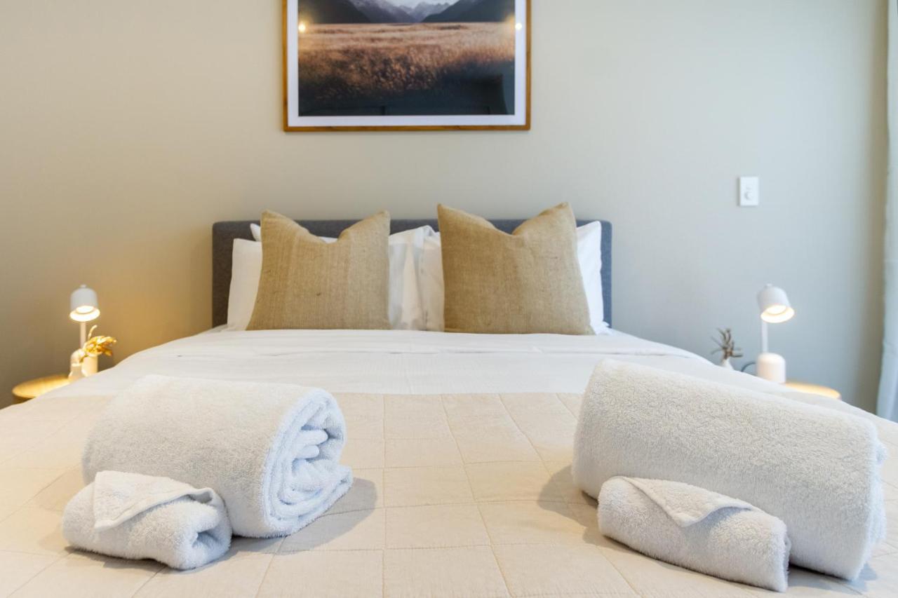 In The Heart Of It All: 2 Bed Cbd Townhouse Christchurch Bagian luar foto
